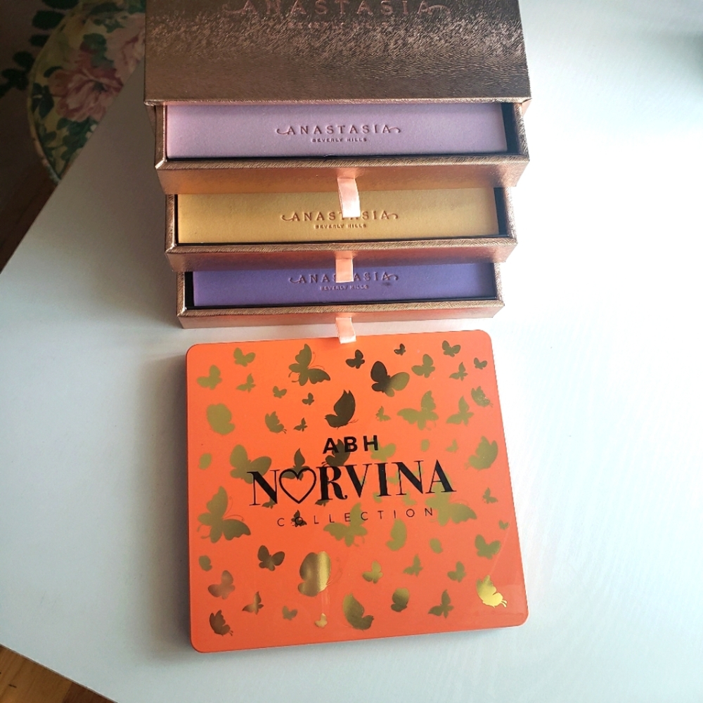 ABH 3 palettes in a beautiful 3 drawer box ABH Norvina pro palette 3
